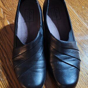 Clarks Everyday Black low heel pumps